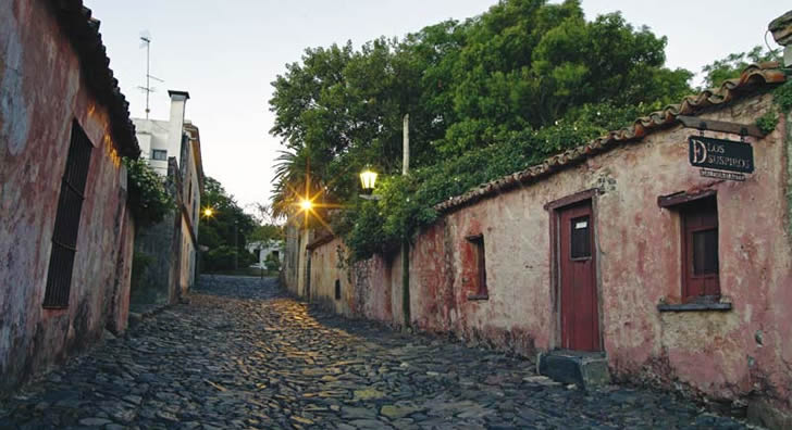 Calle de los Suspiros en Colonia