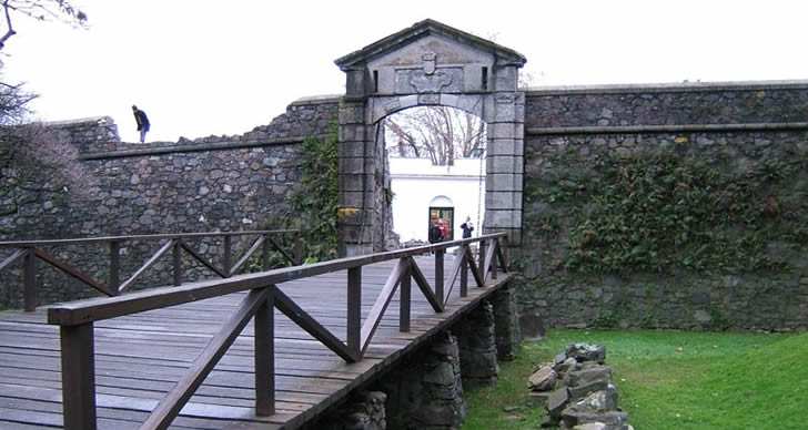 Puerta de la Ciudadela en Colonia